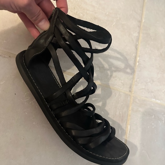 Ash Brand sandals. Black leather strap sandal with zipper closure in back. - Picture 2 of 6